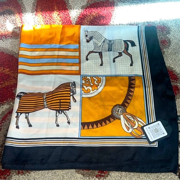 Elegant printed scarf NWT - Picture 7 of 7